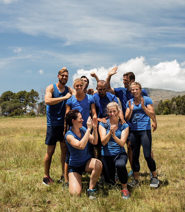premium-incentives-travel-agencia-viajes-experiencias-empresa-team-building-actividades-indoor-outdoor Grupo de compañeros de trabajo en actividades out door organizadas en Premium Incentives Travel
